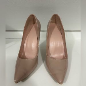 Nude pumps
